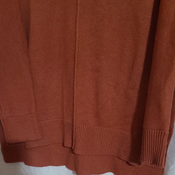 Tahari Women's Size Large Vee Neck Knit Pullover Sweater Think Caramelized! - Picture 3 of 9